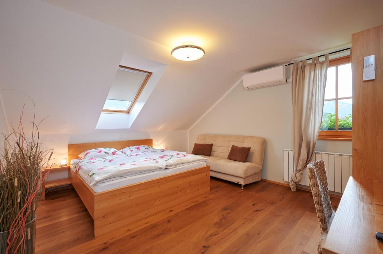 Guest House Hiša Sonca Luče Extérieur photo