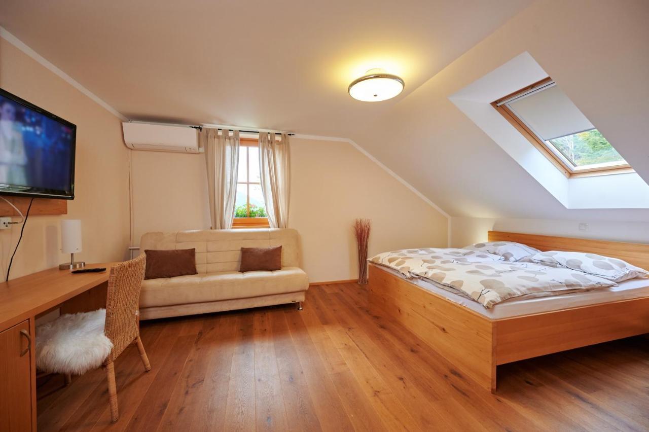 Guest House Hiša Sonca Luče Extérieur photo